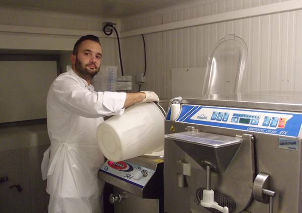 eleve avec le pasteurisateur